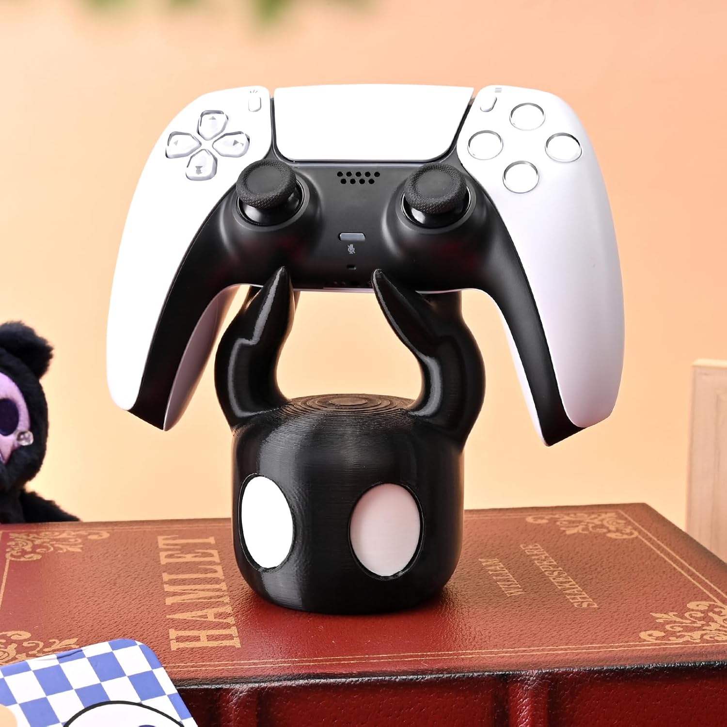 حامل تحكم ألعاب بتصميم شبح كرت - مراجعة Gaming Consoles وسعره